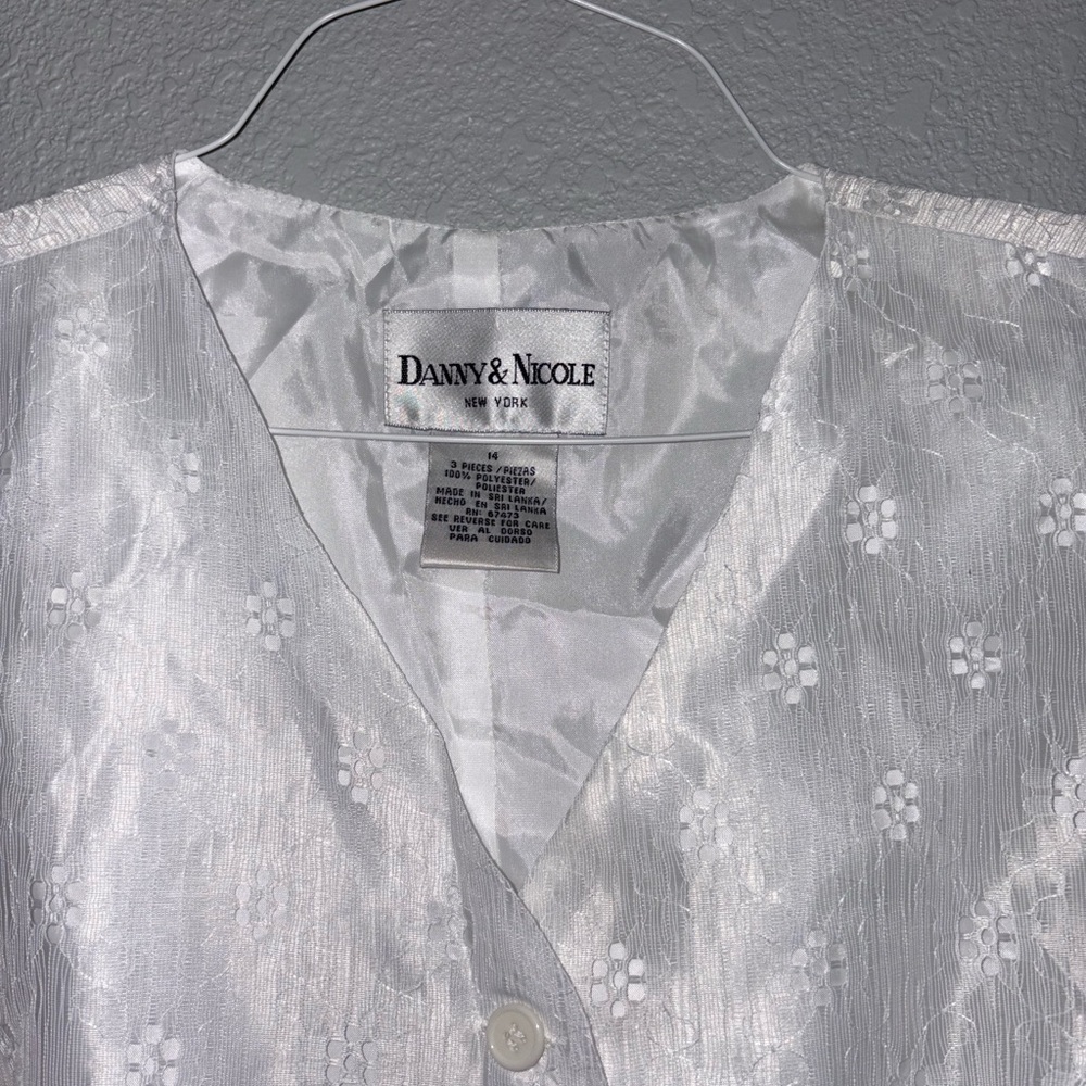 Danny & Nicole White Sleeveless Blouse - Picture 2 of 3